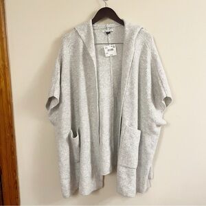 American Eagle Light Gray Open Front Hooded Knit Poncho Size XS/S NEW Cozy